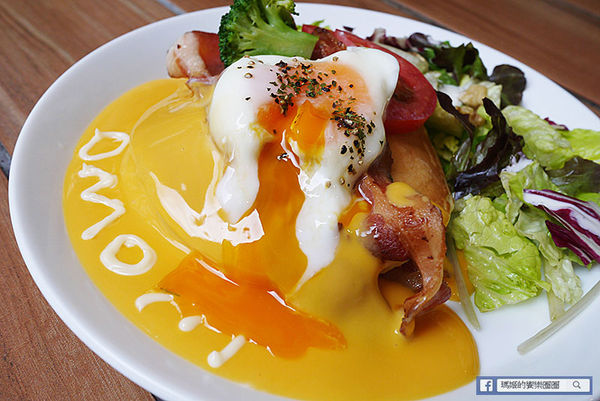 UZNA OMOM 杏桃鬆餅屋：◆台北東區。捷運忠孝敦化【杏桃鬆餅屋】夏季限定新菜單。鬆餅冰品陪你沁涼FUN暑假