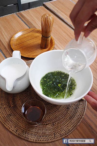 UZNA OMOM 杏桃鬆餅屋：◆台北東區。捷運忠孝敦化【杏桃鬆餅屋】夏季限定新菜單。鬆餅冰品陪你沁涼FUN暑假