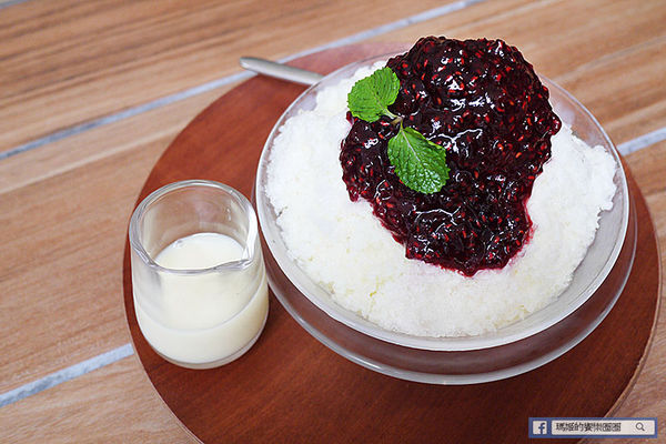 UZNA OMOM 杏桃鬆餅屋：◆台北東區。捷運忠孝敦化【杏桃鬆餅屋】夏季限定新菜單。鬆餅冰品陪你沁涼FUN暑假