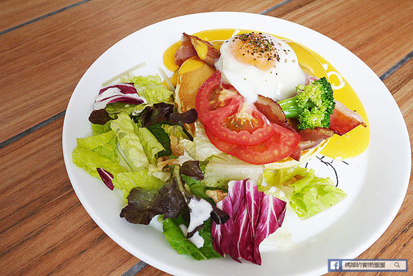 UZNA OMOM 杏桃鬆餅屋：◆台北東區。捷運忠孝敦化【杏桃鬆餅屋】夏季限定新菜單。鬆餅冰品陪你沁涼FUN暑假