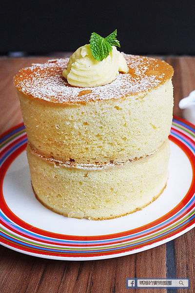 UZNA OMOM 杏桃鬆餅屋：◆台北東區。捷運忠孝敦化【杏桃鬆餅屋】夏季限定新菜單。鬆餅冰品陪你沁涼FUN暑假