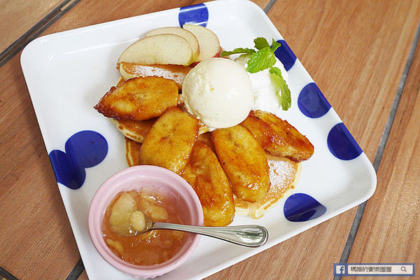 UZNA OMOM 杏桃鬆餅屋：◆台北東區。捷運忠孝敦化【杏桃鬆餅屋】夏季限定新菜單。鬆餅冰品陪你沁涼FUN暑假