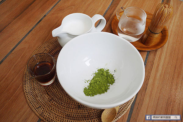 UZNA OMOM 杏桃鬆餅屋：◆台北東區。捷運忠孝敦化【杏桃鬆餅屋】夏季限定新菜單。鬆餅冰品陪你沁涼FUN暑假