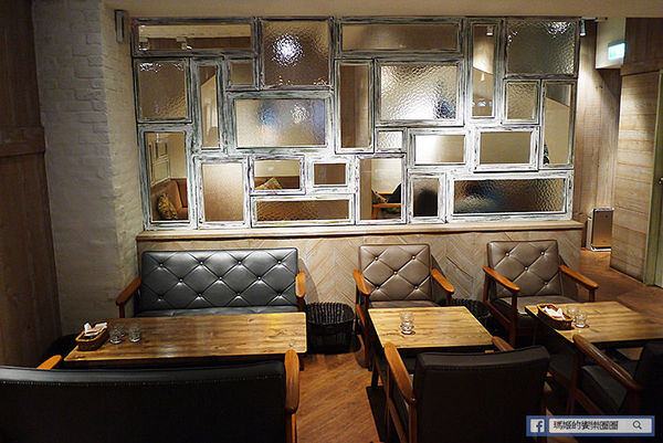 UZNA OMOM 杏桃鬆餅屋：◆台北東區。捷運忠孝敦化【杏桃鬆餅屋】夏季限定新菜單。鬆餅冰品陪你沁涼FUN暑假