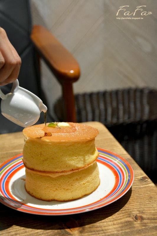 UZNA OMOM 杏桃鬆餅屋：[美食]uzna omom  杏桃鬆餅屋 。 柔軟彈力厚鬆餅