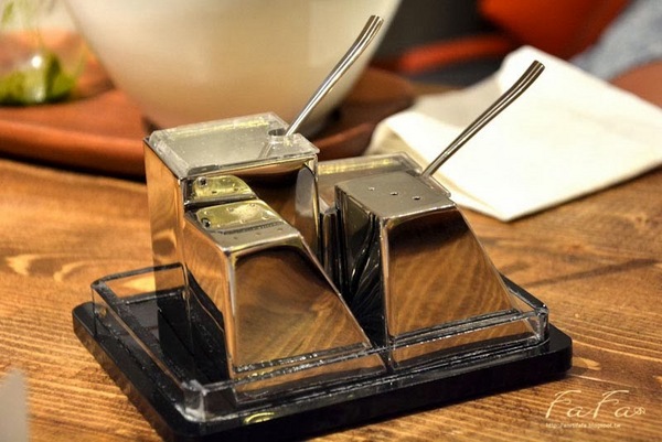 UZNA OMOM 杏桃鬆餅屋：[美食]uzna omom  杏桃鬆餅屋 。 柔軟彈力厚鬆餅