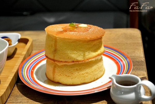 UZNA OMOM 杏桃鬆餅屋：[美食]uzna omom  杏桃鬆餅屋 。 柔軟彈力厚鬆餅