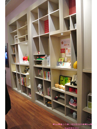 小梗甜點咖啡：【食記】oO。台中　西區　小梗咖啡廳Terrier Sweets （apple五花八門金銀島推）　二樓陽台(2F陽台)　草莓千層（期間限定千層）　17歲 　　好吃又好拍的甜點，大家不能錯過！。o○。