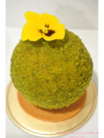 小梗甜點咖啡：【食記】oO。台中　西區　小梗咖啡廳Terrier Sweets （apple五花八門金銀島推）　二樓陽台(2F陽台)　草莓千層（期間限定千層）　17歲 　　好吃又好拍的甜點，大家不能錯過！。o○。