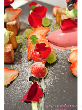 小梗甜點咖啡：【食記】oO。台中　西區　小梗咖啡廳Terrier Sweets （apple五花八門金銀島推）　二樓陽台(2F陽台)　草莓千層（期間限定千層）　17歲 　　好吃又好拍的甜點，大家不能錯過！。o○。