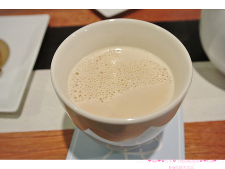 小梗甜點咖啡：【食記】oO。台中　西區　小梗咖啡廳Terrier Sweets （apple五花八門金銀島推）　二樓陽台(2F陽台)　草莓千層（期間限定千層）　17歲 　　好吃又好拍的甜點，大家不能錯過！。o○。