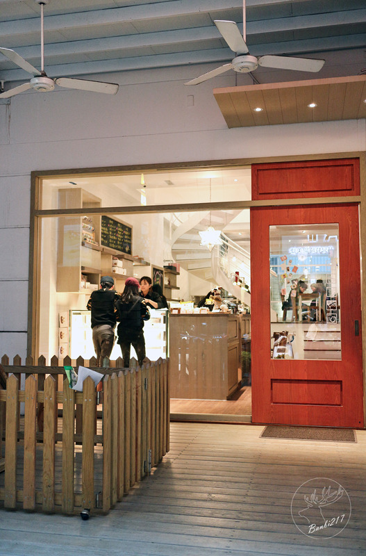 Banbi217 美食旅遊: 小梗甜點咖啡 Terrier Sweets,期間限定草莓千層派,法式甜點,下午茶(台中西區美食)