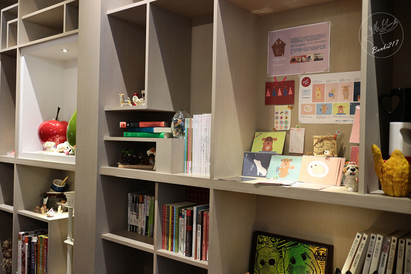 Banbi217 美食旅遊: 小梗甜點咖啡 Terrier Sweets,期間限定草莓千層派,法式甜點,下午茶(台中西區美食)