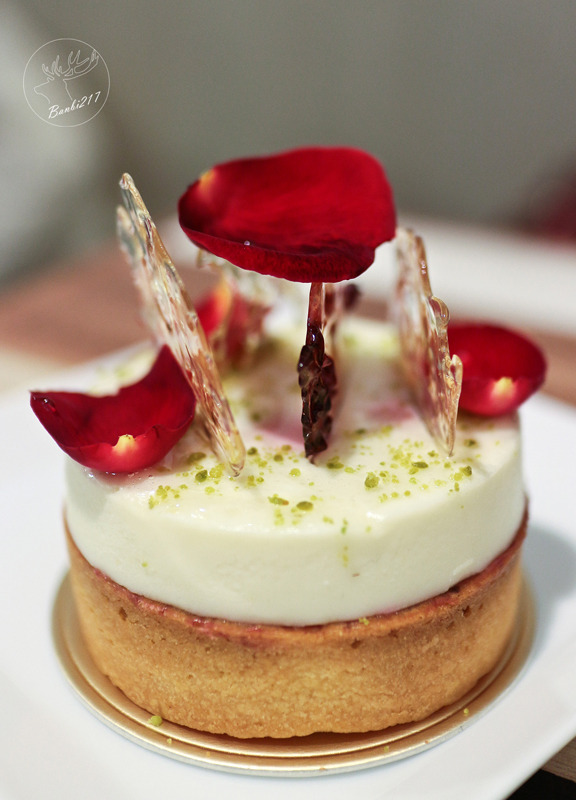 Banbi217 美食旅遊: 小梗甜點咖啡 Terrier Sweets,期間限定草莓千層派,法式甜點,下午茶(台中西區美食)