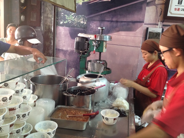 呷二嘴：甜鹹都有的美味米苔目~也太好吃了!!