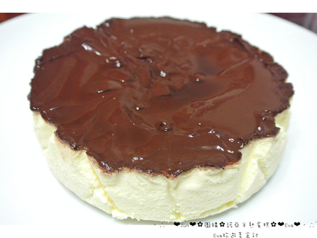 諾亞半熟蛋糕專門店：【食記-團購美食】oO。中壢　諾亞半熟蛋糕專門店　草莓乳酪蛋糕（上班這檔事推爆）、半熟蛋糕、半熟蜂蜜蛋糕、愛文芒果融心乳酪　會融化的蛋糕，大家吃過嘛？！o○。oO。o○。　