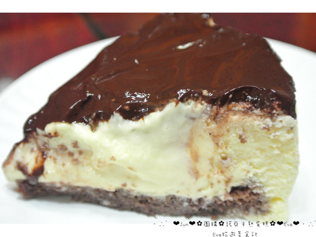 諾亞半熟蛋糕專門店：【食記-團購美食】oO。中壢　諾亞半熟蛋糕專門店　草莓乳酪蛋糕（上班這檔事推爆）、半熟蛋糕、半熟蜂蜜蛋糕、愛文芒果融心乳酪　會融化的蛋糕，大家吃過嘛？！o○。oO。o○。　
