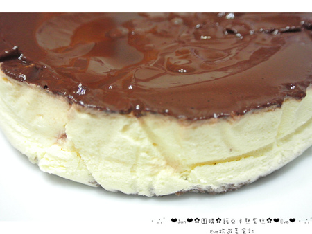 諾亞半熟蛋糕專門店：【食記-團購美食】oO。中壢　諾亞半熟蛋糕專門店　草莓乳酪蛋糕（上班這檔事推爆）、半熟蛋糕、半熟蜂蜜蛋糕、愛文芒果融心乳酪　會融化的蛋糕，大家吃過嘛？！o○。oO。o○。　