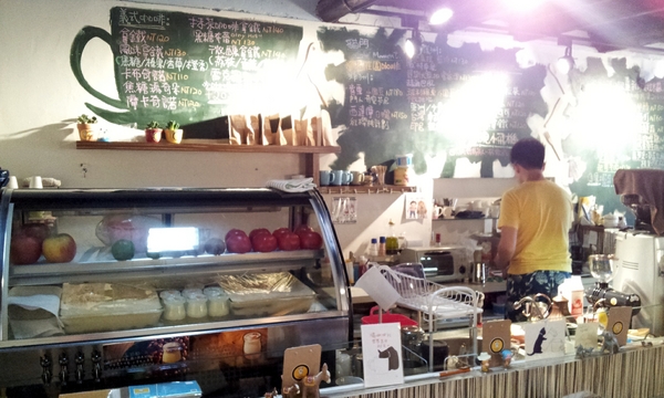 貓門咖啡 Cafe' Moment：【台南中西區─美食】貓門咖啡-超強實力的拉花咖啡