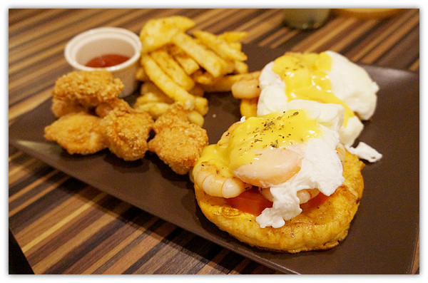 Toast Chat：國父紀念館站♬流溢的水波蛋、融你心冰淇淋法式吐司，午茶時光一起找貓咪店長來聊天吧！ Toast Chat