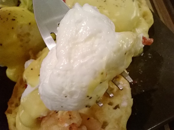 Toast Chat:201311232255Taost Chat~小貴但頗好吃ㄉ水波蛋!!!