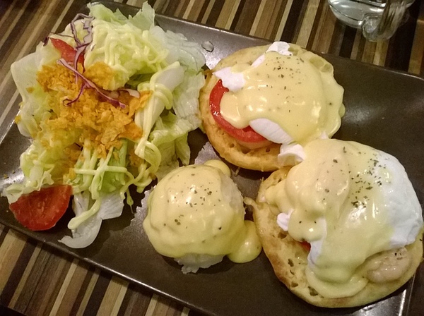 Toast Chat:201311232255Taost Chat~小貴但頗好吃ㄉ水波蛋!!!