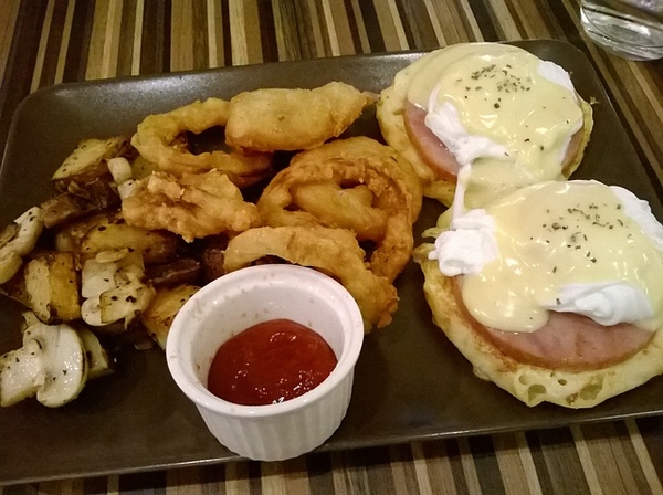 Toast Chat:201311232255Taost Chat~小貴但頗好吃ㄉ水波蛋!!!