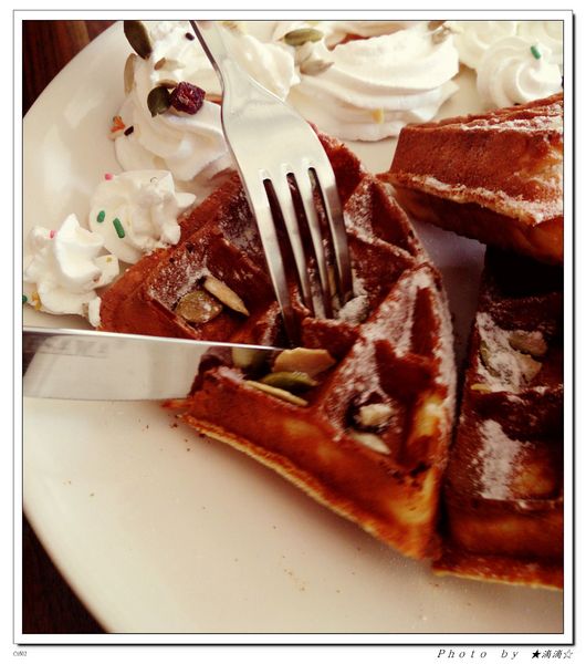 The cafe惹咖啡:【台中.美食】The Cafe惹咖啡~治療系立體小熊拉花讓人一整天心情都好好♥