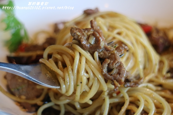 洋朵義式廚坊:【台北信義區】台北平價義式料理推薦『洋朵義式廚坊 (五分埔)』捷運後山碑站/五分埔商圈美食/商業午餐