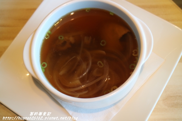 洋朵義式廚坊:【台北信義區】台北平價義式料理推薦『洋朵義式廚坊 (五分埔)』捷運後山碑站/五分埔商圈美食/商業午餐