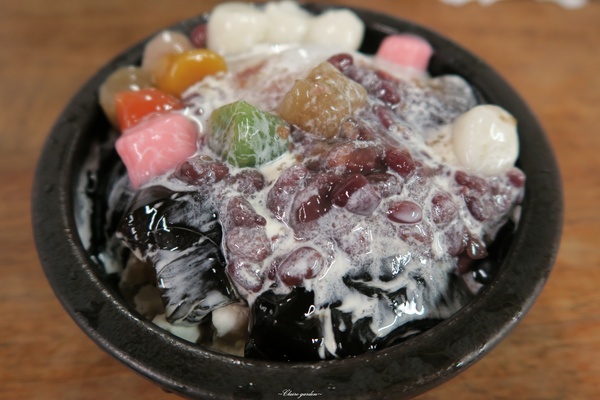 水龜伯古早味(石牌店)：台北 捷運石牌站 水龜伯古早味~跳躍的黑白雙仙鬥奶