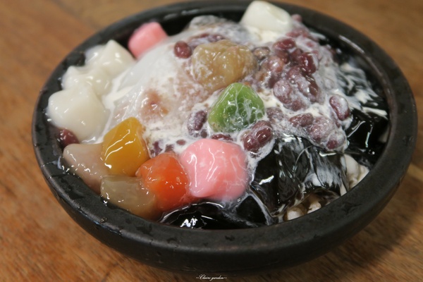 水龜伯古早味(石牌店)：台北 捷運石牌站 水龜伯古早味~跳躍的黑白雙仙鬥奶