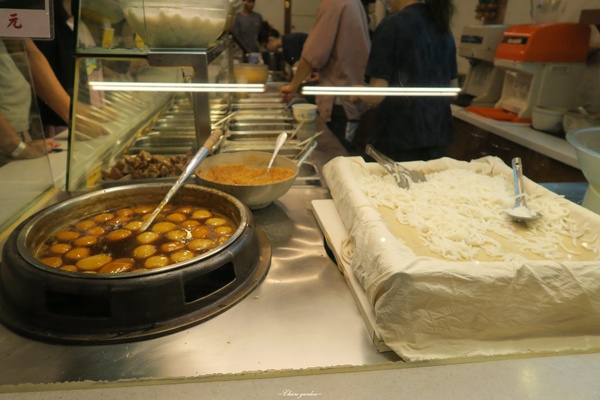 水龜伯古早味(石牌店)：台北 捷運石牌站 水龜伯古早味~跳躍的黑白雙仙鬥奶