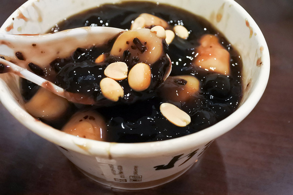 水龜伯古早味(石牌店):【石牌| 水龜伯】冬天吃暖心甜蜜蜜的黑糖燒仙草