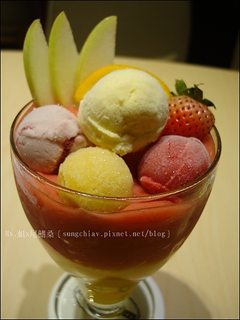 Häagen-Dazs 夏季飲品：［台北大直］口碑券．Häagen-Dazs 桑果之吻．夏季飲品 搶鮮體驗