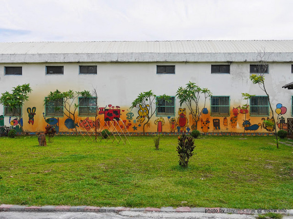 乳牛彩繪村：【景點】彰化Fubow Wetland 福寶濕地-教育生態園區&乳牛彩繪村@福興福寶村 : 海賊王山寨風彩繪, 記得做好防曬喔…