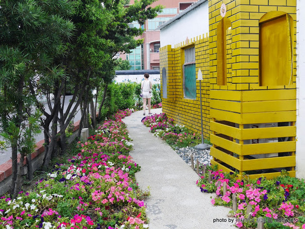 乳牛彩繪村：【景點】彰化Fubow Wetland 福寶濕地-教育生態園區&乳牛彩繪村@福興福寶村 : 海賊王山寨風彩繪, 記得做好防曬喔…