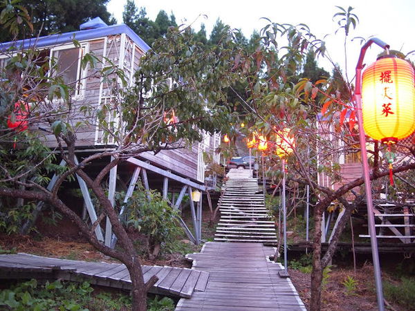 好雞婆土雞城:【食記】【景點】南投好雞婆土雞城&聚彩園休閒山莊@仁愛清境農場 : 與鳳凰共眠~清境山城兩天一夜小旅行! 擺夷料理好吃耶^^