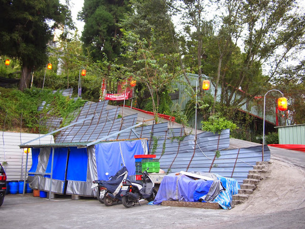 好雞婆土雞城:【食記】【景點】南投好雞婆土雞城&聚彩園休閒山莊@仁愛清境農場 : 與鳳凰共眠~清境山城兩天一夜小旅行! 擺夷料理好吃耶^^