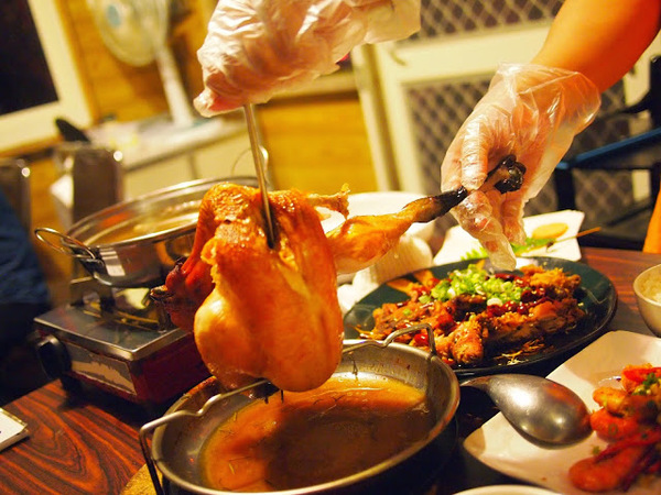 好雞婆土雞城:【食記】【景點】南投好雞婆土雞城&聚彩園休閒山莊@仁愛清境農場 : 與鳳凰共眠~清境山城兩天一夜小旅行! 擺夷料理好吃耶^^