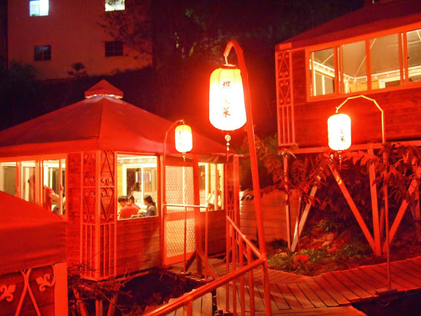 好雞婆土雞城:【食記】【景點】南投好雞婆土雞城&聚彩園休閒山莊@仁愛清境農場 : 與鳳凰共眠~清境山城兩天一夜小旅行! 擺夷料理好吃耶^^