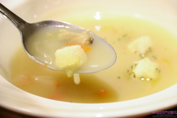 石窯屋：【蘆洲美食】☼石窯屋☼龍蝦番茄蝦醬細扁麵實在是太誘人了,肉質彈牙鮮甜/現點現做現窯烤的披薩&烤餅,餅皮Q彈有咬勁,非常推薦~