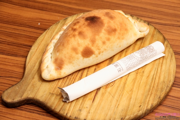 石窯屋：【蘆洲美食】二訪☼石窯屋 ☼窯烤披薩&半月烤餅美味又特別,推薦必嘗~秋季威尼斯墨魚義大利燉飯搭漁港現流小卷海味十足,快來參加萬聖節派對吧!