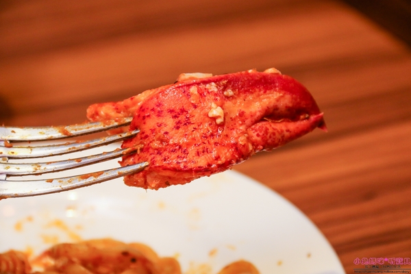 石窯屋：【蘆洲美食】☼石窯屋☼龍蝦番茄蝦醬細扁麵實在是太誘人了,肉質彈牙鮮甜/現點現做現窯烤的披薩&烤餅,餅皮Q彈有咬勁,非常推薦~