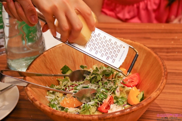 石窯屋：【蘆洲美食】二訪☼石窯屋 ☼窯烤披薩&半月烤餅美味又特別,推薦必嘗~秋季威尼斯墨魚義大利燉飯搭漁港現流小卷海味十足,快來參加萬聖節派對吧!