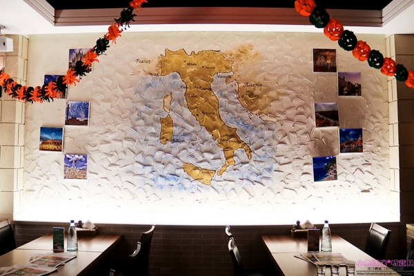 石窯屋：【蘆洲美食】二訪☼石窯屋 ☼窯烤披薩&半月烤餅美味又特別,推薦必嘗~秋季威尼斯墨魚義大利燉飯搭漁港現流小卷海味十足,快來參加萬聖節派對吧!