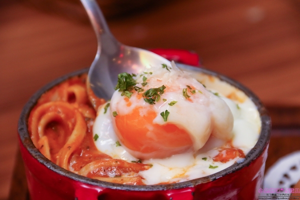 石窯屋：【蘆洲美食】☼石窯屋☼龍蝦番茄蝦醬細扁麵實在是太誘人了,肉質彈牙鮮甜/現點現做現窯烤的披薩&烤餅,餅皮Q彈有咬勁,非常推薦~