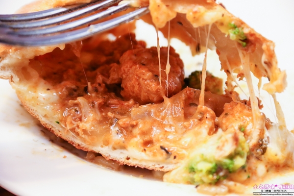 石窯屋：【蘆洲美食】☼石窯屋☼龍蝦番茄蝦醬細扁麵實在是太誘人了,肉質彈牙鮮甜/現點現做現窯烤的披薩&烤餅,餅皮Q彈有咬勁,非常推薦~