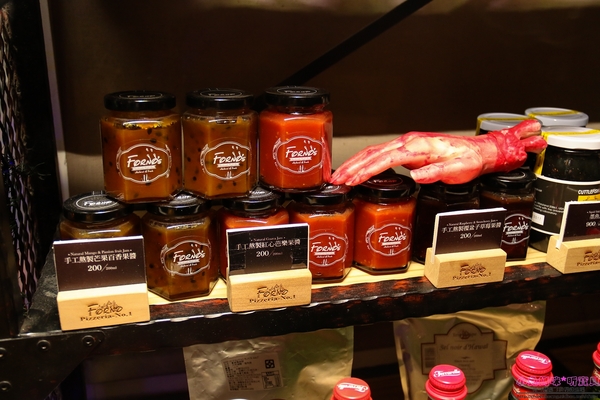 石窯屋：【蘆洲美食】☼石窯屋☼龍蝦番茄蝦醬細扁麵實在是太誘人了,肉質彈牙鮮甜/現點現做現窯烤的披薩&烤餅,餅皮Q彈有咬勁,非常推薦~