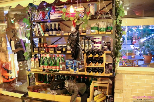 石窯屋：【蘆洲美食】☼石窯屋☼龍蝦番茄蝦醬細扁麵實在是太誘人了,肉質彈牙鮮甜/現點現做現窯烤的披薩&烤餅,餅皮Q彈有咬勁,非常推薦~